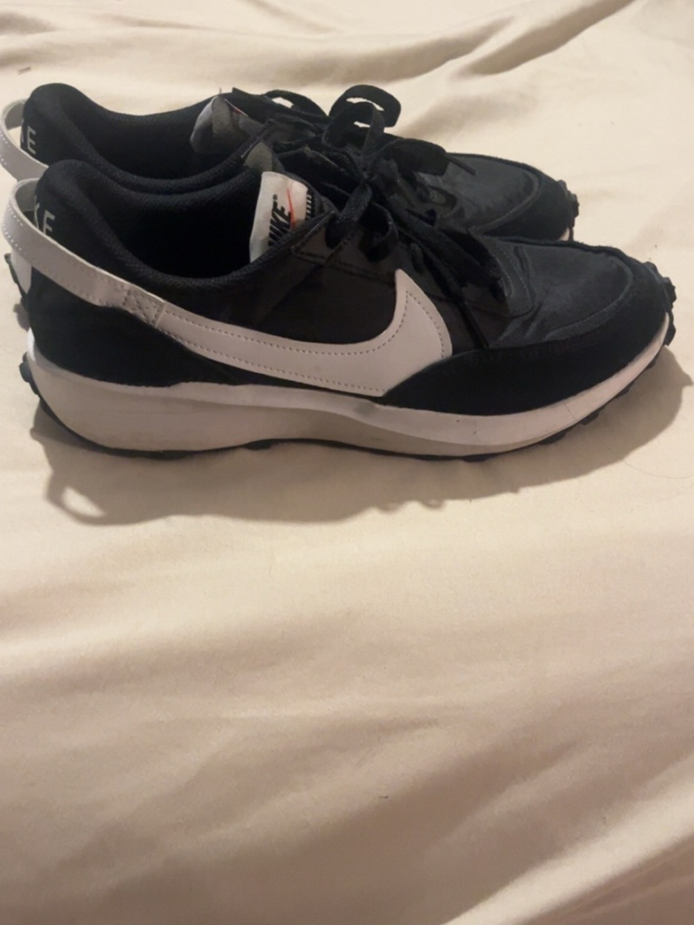 WOMEN'S NIKE WAFFLE DEBUT SNEAKERS